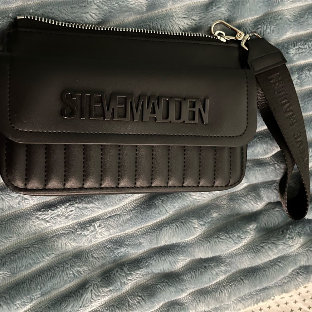 Steve Madden Black wristlet